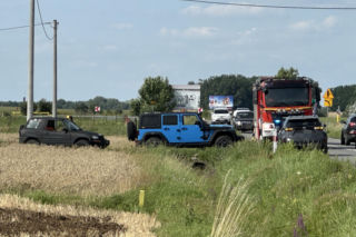 Spadochroniarz spadł na pole obok domu. Skok zakończył się hospitalizacją