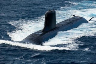 Francuski atomowy okręt podwodny De Grasse rozpoczyna próby morskie.