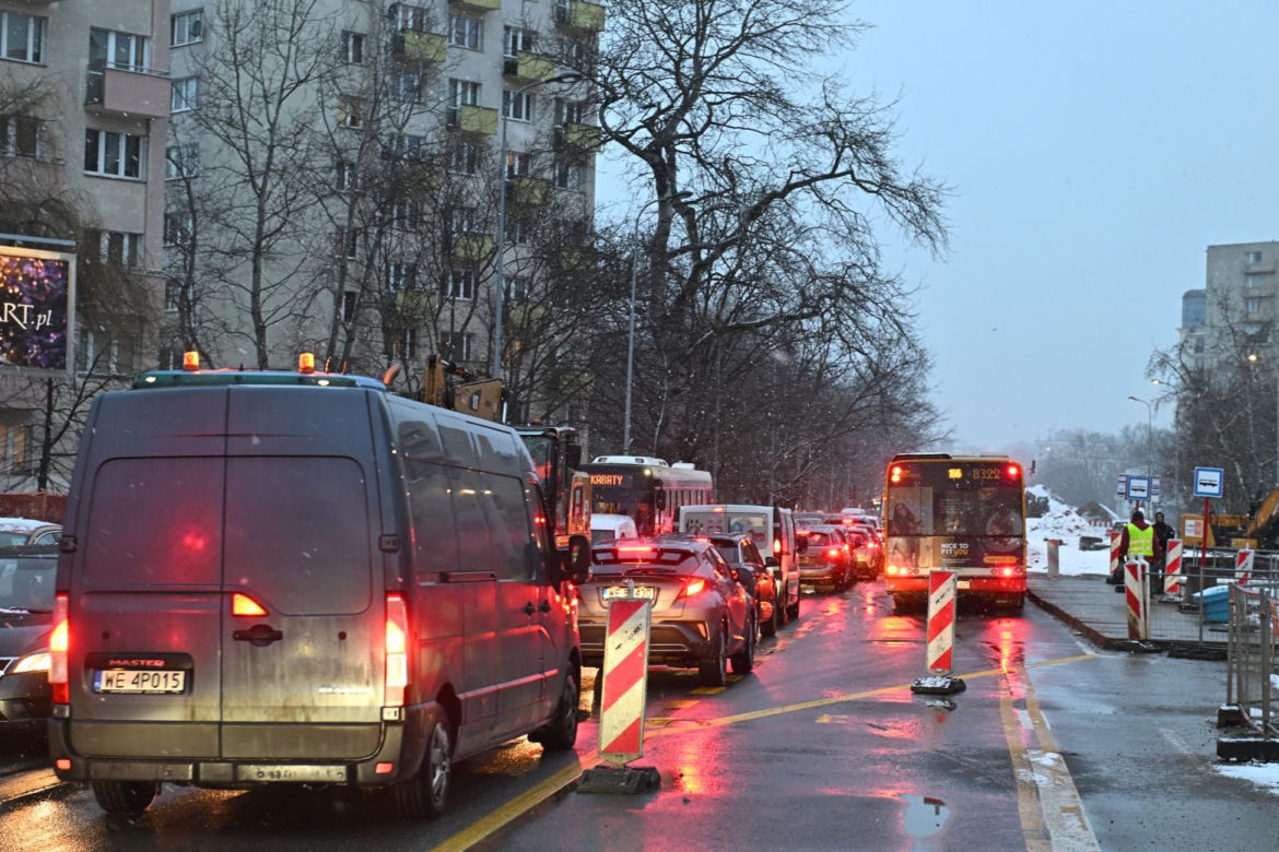 Paraliż na Mokotowie, zamknęli ważne skrzyżowanie. Kierowcy utknęli w korkach, autobusy na objazdach