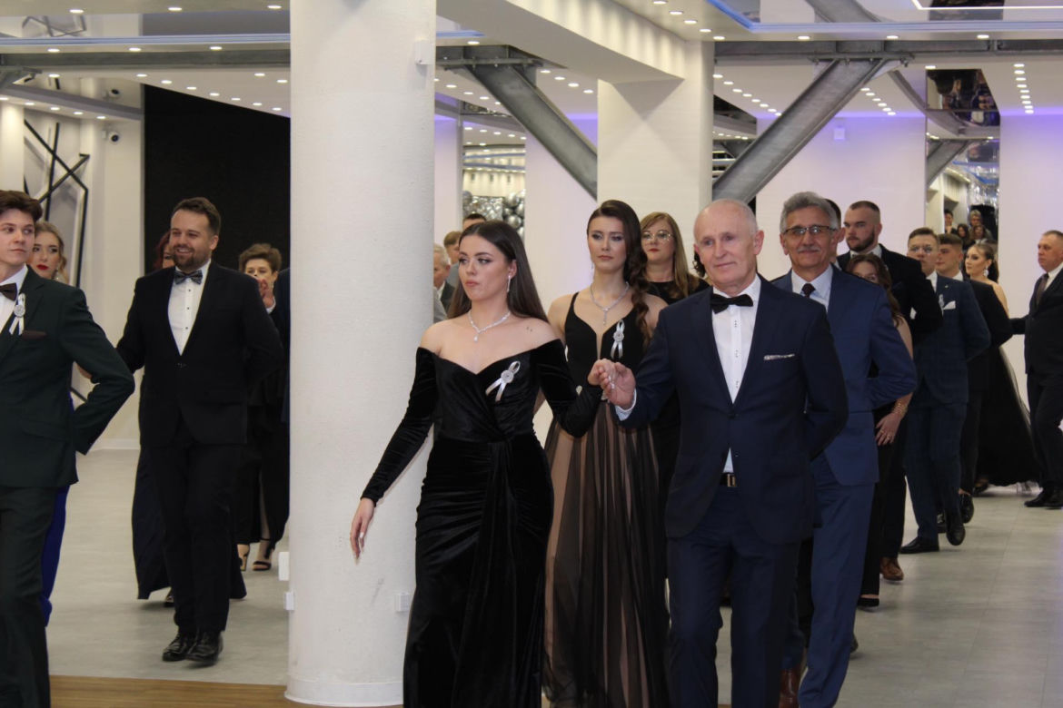 Bal studniówkowy 2024 II Liceum Ogólnokształcącego w Starachowicach
