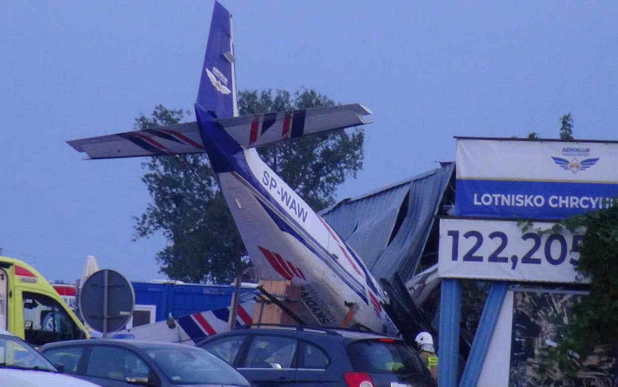 Samolot runął na hangar. Nie żyje 5 osób. Ekspertka ogląda nagranie i nie wierzy własnym oczom!