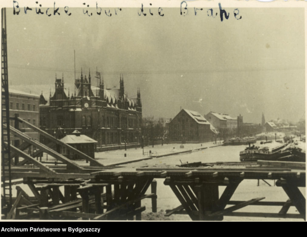 Rok 1939, Odbudowany most, widok z ze strony kościoła farnego