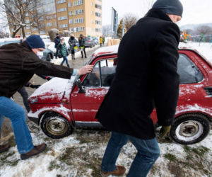 Śląskie: Pojemnik na nakrętki w kształcie malucha robi furorę. Oto niezwykły fiat 126p [ZDJĘCIA]
