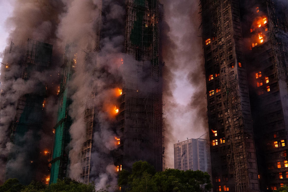 Hongkong/ Co najmniej cztery osoby zginęły w pożarze remontowanych wysokościowców