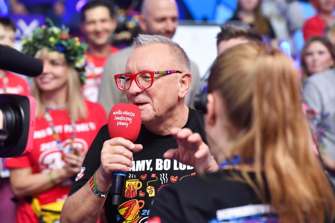 Jerzy Owsiak na przestrzeni lat. Tak zmieniał się jego charakterystyczny wizerunek