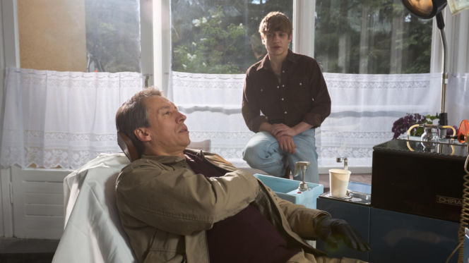 Wojna zastępcza. Artur (Mateusz Więcławek), Sadowski (Mirosław Haniszewski)