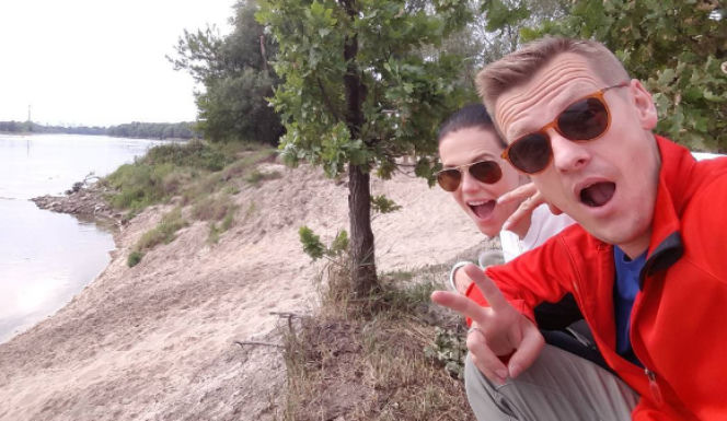 Marcin Mroczek z żoną Marleną nad Wisłą