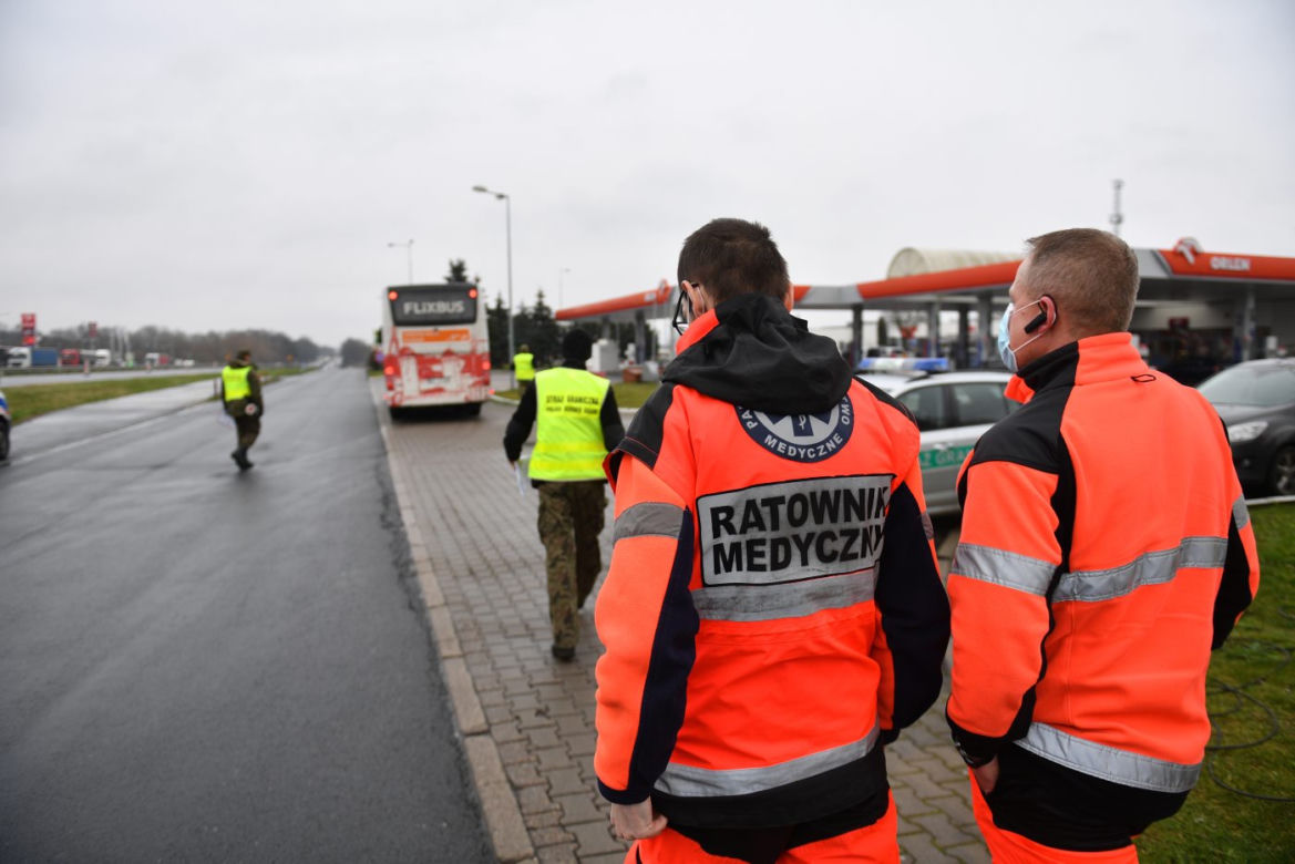 Koronawirus - kontrola pasażerów w autobusach