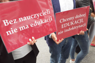 Przed Urzędem Wojewodzkim w Łodzi protestowali nauczyciele z ZNP!