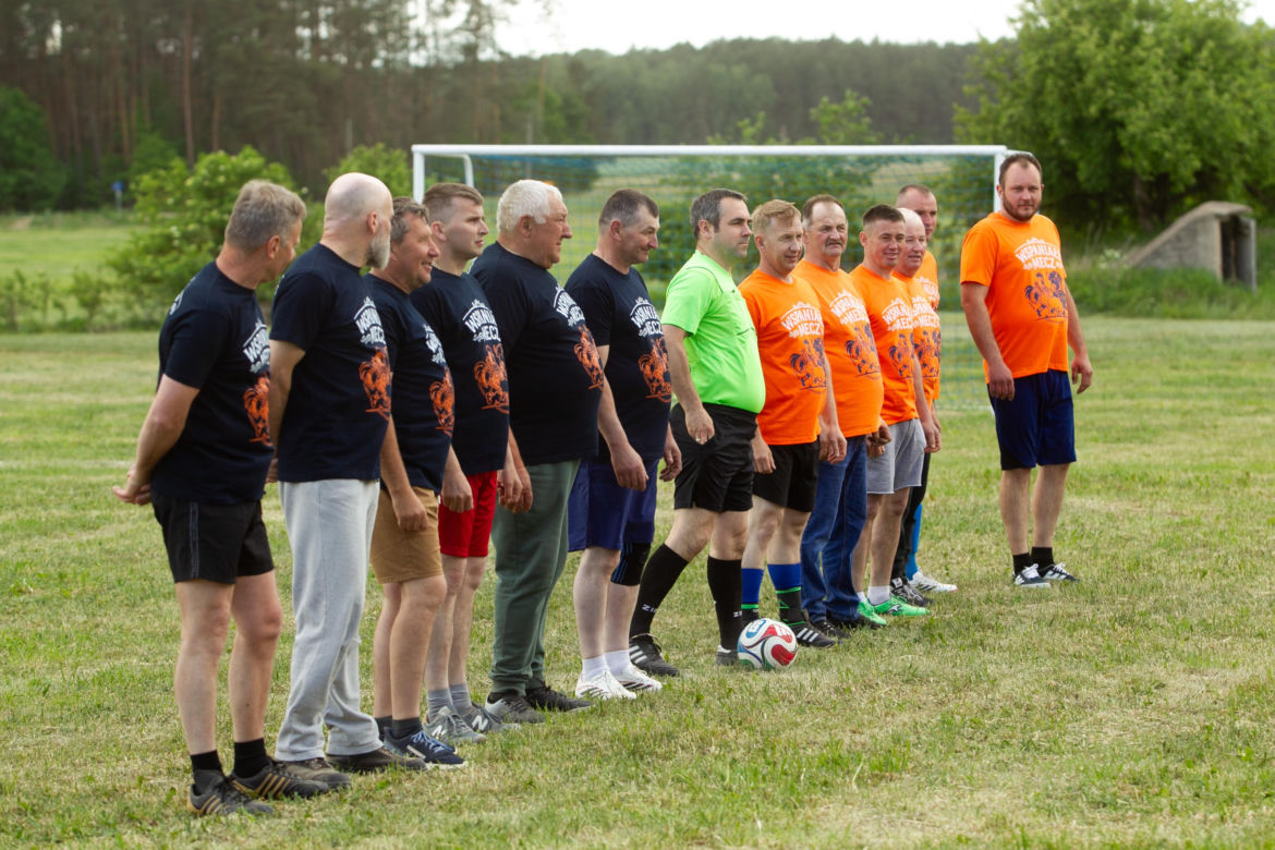 Wielki mecz w „Rolnicy. Podlasie”. Gienek, Andrzej i pozostali ruszyli do gry