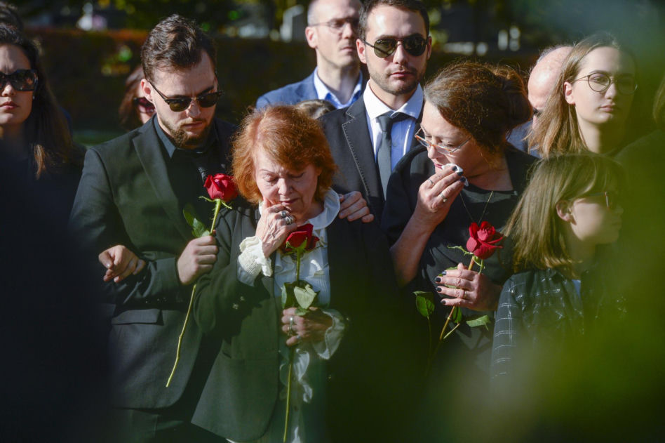 Iga Cembrzyńska na pogrzebie Janusza Kondratiuka