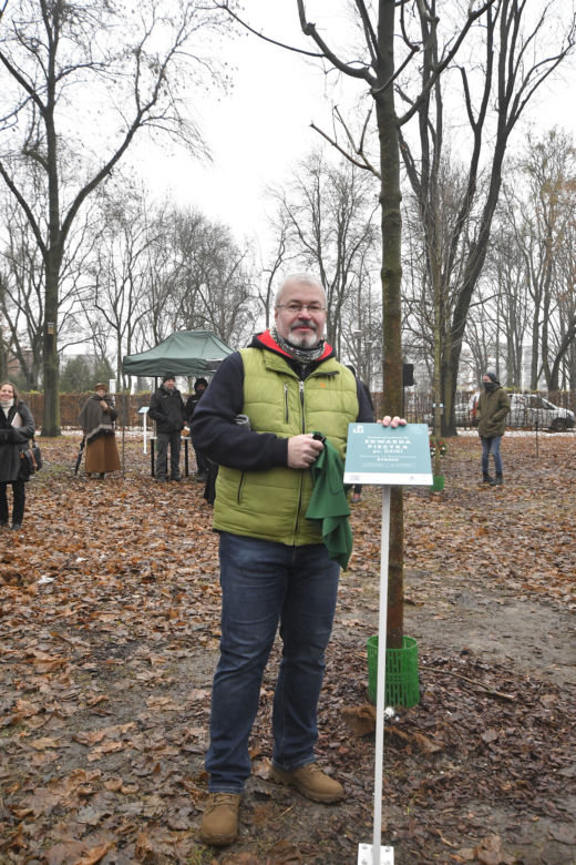 Powstańcy zapuścili korzenie. 20 drzew dla bohaterów w parku na Woli