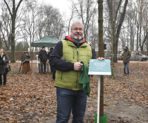 Powstańcy zapuścili korzenie. 20 drzew dla bohaterów w parku na Woli