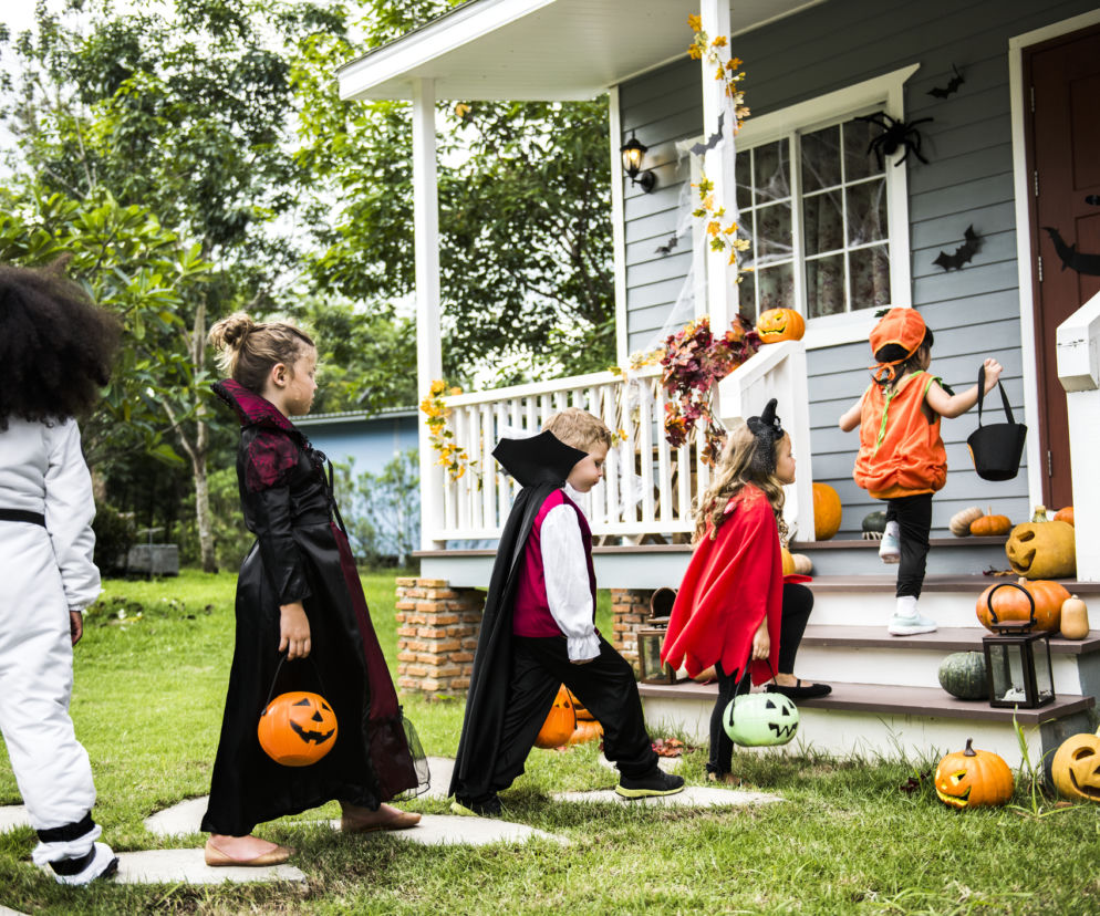zbieranie cukierków na Halloween