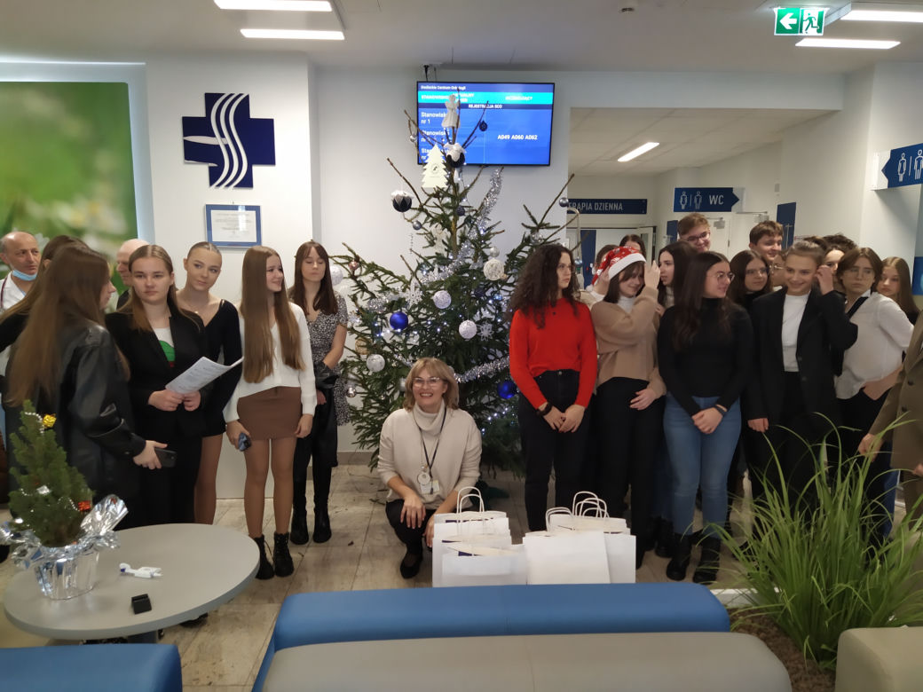 ZOBACZ ZDJĘCIA choinki ubranej w 2022 roku w Siedleckim Centrum Onkologii