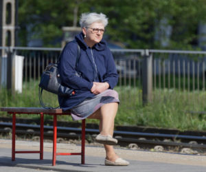 Uwaga seniorzy! Podwyżka renty wdowiej może obniżyć coroczny dodatek