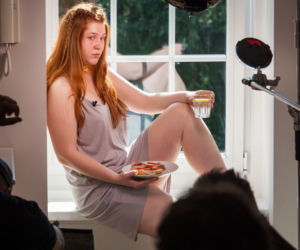 Supermodelka Plus Size.  Przełamywanie barier w sesji pełnej nagości