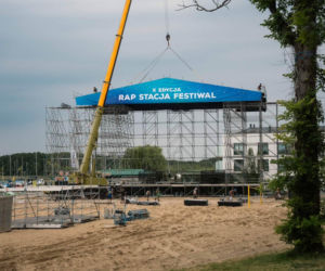 Budowa sceny na Rap Stacja Festival