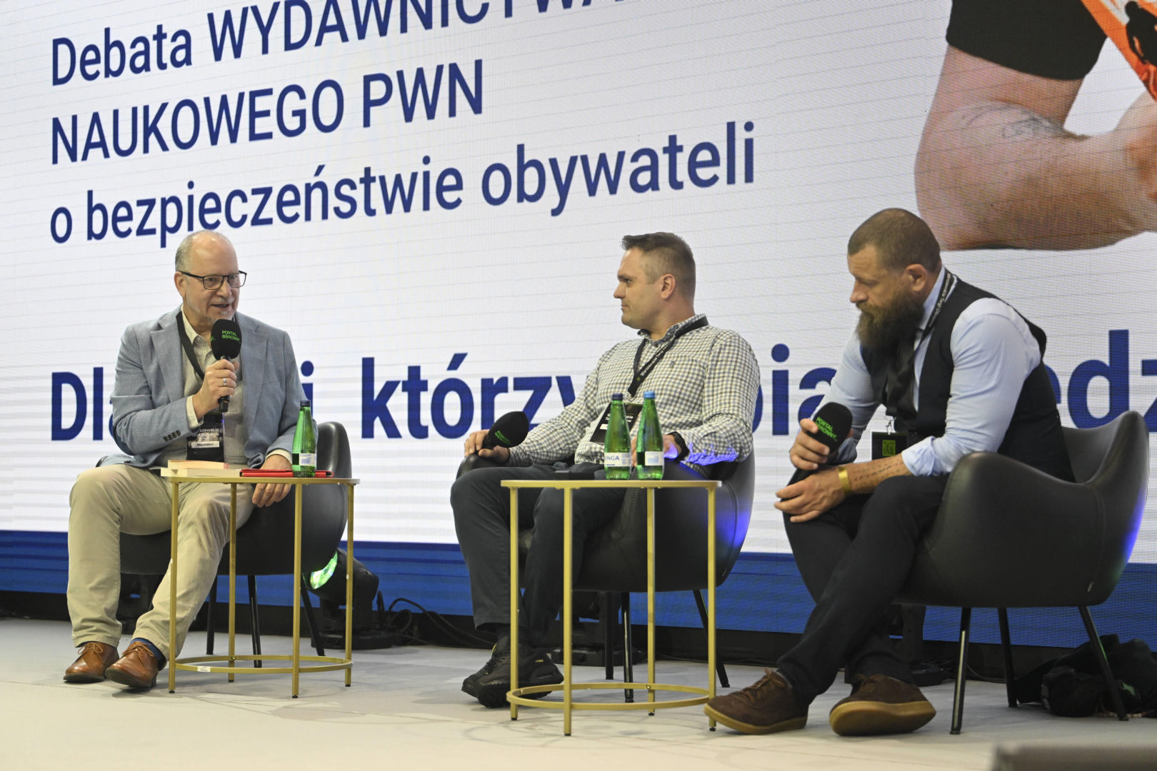 Warszawskie Targi Obronne. Scena Biała. Stawić czoła wojnie. Zostać czy wyjechać – Debata WYDAWNICTWA NAUKOWEGO PWN o bezpieczeństwie obywateli
