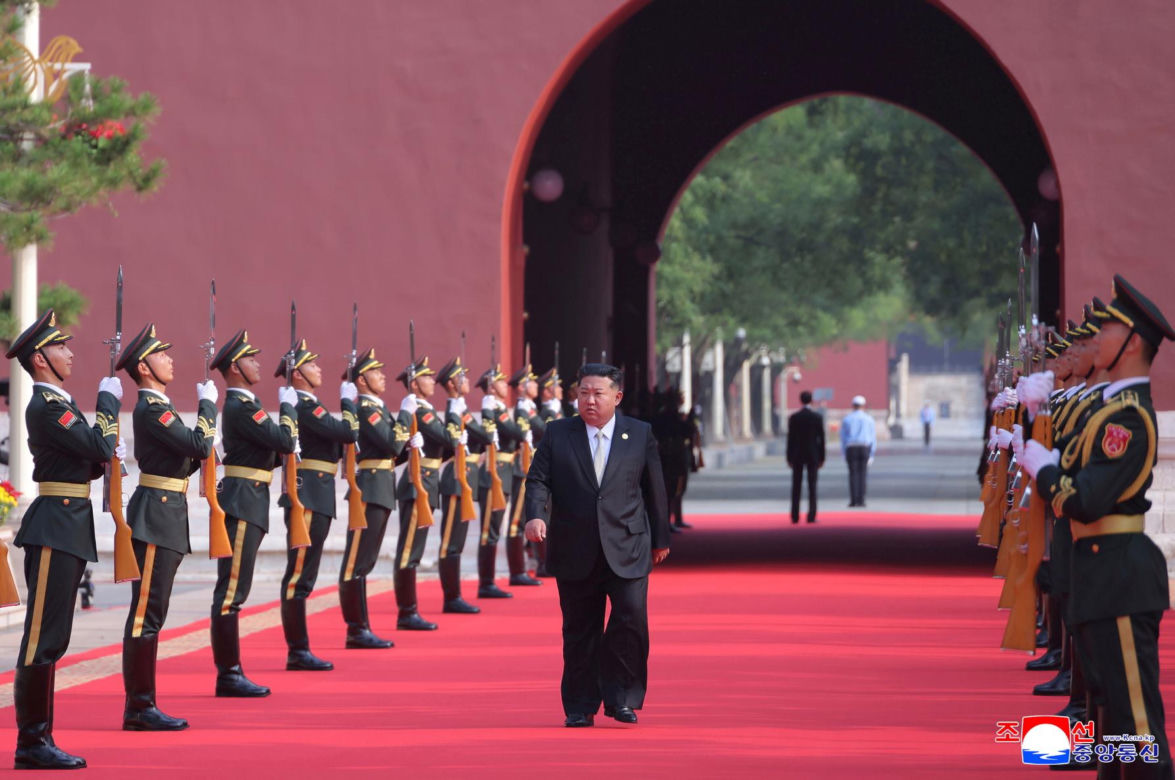 Kim Dzong Un chwali się bogactwem! W kraju głód, dyktator z rodziną żyją w luksusie