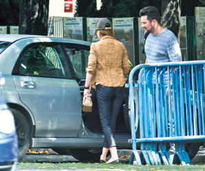 Aleksandra Kwaśniewska uczy się od księdza jak być dobrą żoną