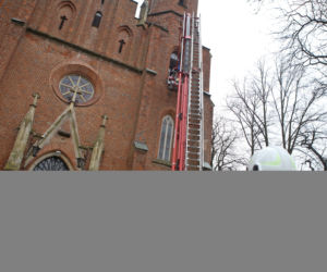 1_pub Ksiądz odciął wisielca