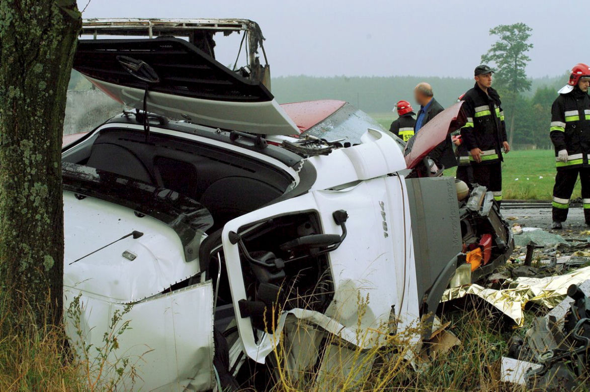 Katastrofa autokaru z maturzystami pod Jeżewem w 2005r.