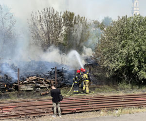 Kłęby czarnego dymu unoszą się nad Warszawą! Kolejny gigantyczny pożar, tym razem na Pradze!