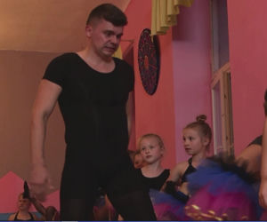 Tomasz Niecik tańczy balet