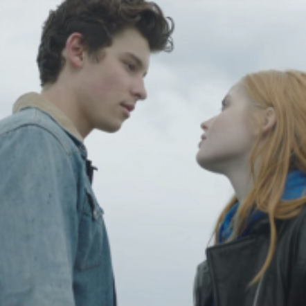 Shawn Mendes zakochany w teledysku There's Nothing Holdin' Me Back! [VIDEO]