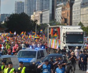 Parada Równości 2021 w Warszawie: ogromne siły policji w centrum miasta	