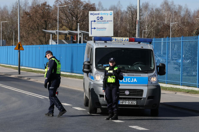 Strzały w łódzkiej fabryce, 400 osób ewakuowanych. Trwa obława