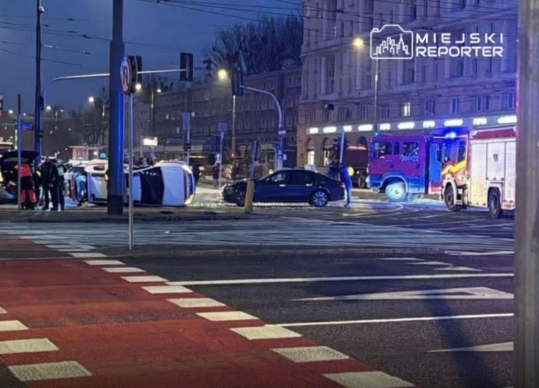 Jechali do wykolejonego tramwaju, doszło do wypadku. Trzy osoby ranne