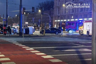 Jechali do wykolejonego tramwaju, doszło do wypadku. Trzy osoby ranne