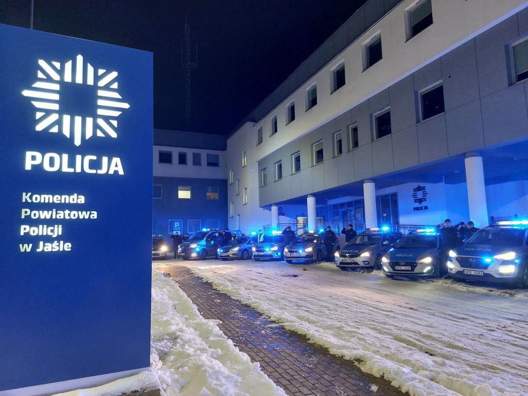 Poruszający gest policjantów i strażaków z Podkarpacia. Zrobili to dla zmarłych kolegów, słowa stają w gardle