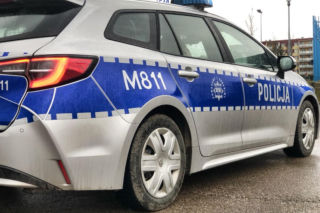 Uderzył policjanta w głowę metalowym kluczem. Dramat podczas domowej interwencji