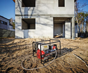 Skąd brać prąd w przypadku awarii? Radzimy, jak wybrać agregat i zasilacz UPS