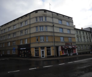 Koszalin: Dziecko wypadło z okna trzeciego piętra kamienicy