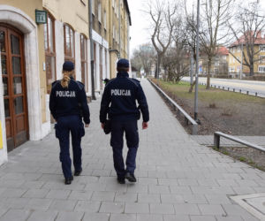 Policja kontroluje przestrzeganie obostrzeń w Krakowie