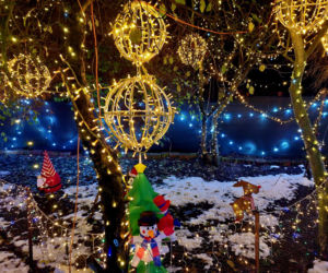 Dom bydgoskich Griswoldów znów rozbłysł. Powieśiliśmy 300 tysięcy lampek. Przygotowywaliśmy jej od lipca!