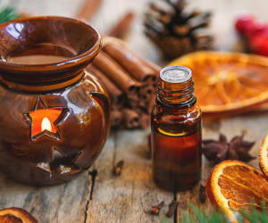 Wymieszaj w gorącej wodzie, zalej i postaw na półce w salonie. Aromatyczny zapach świąt rozniesie się po całym domu. Świąteczny zapach do domu