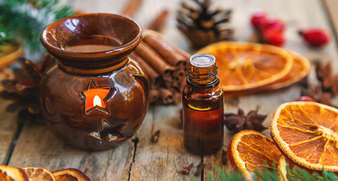 Wymieszaj w gorącej wodzie, zalej i postaw na półce w salonie. Aromatyczny zapach świąt rozniesie się po całym domu. Świąteczny zapach do domu