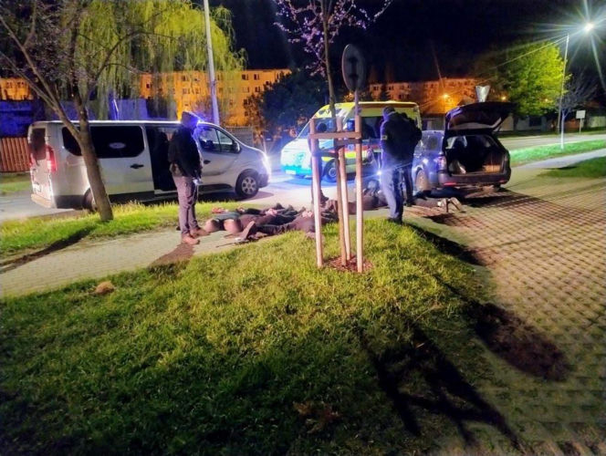 Szli na ustawkę z kominiarkami i gazem pieprzowym. Policja pokrzyżowała ich plany!