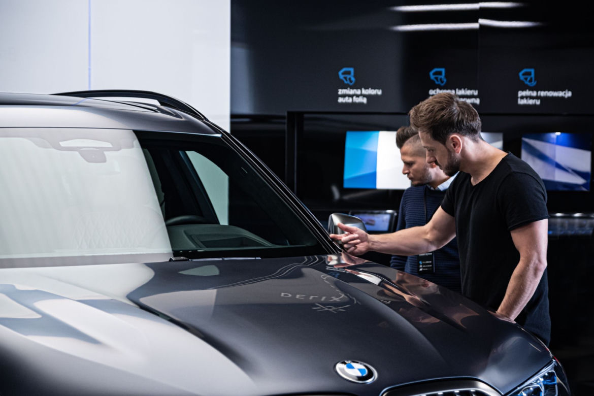 C-BooL jeździ BMW X7 M50d