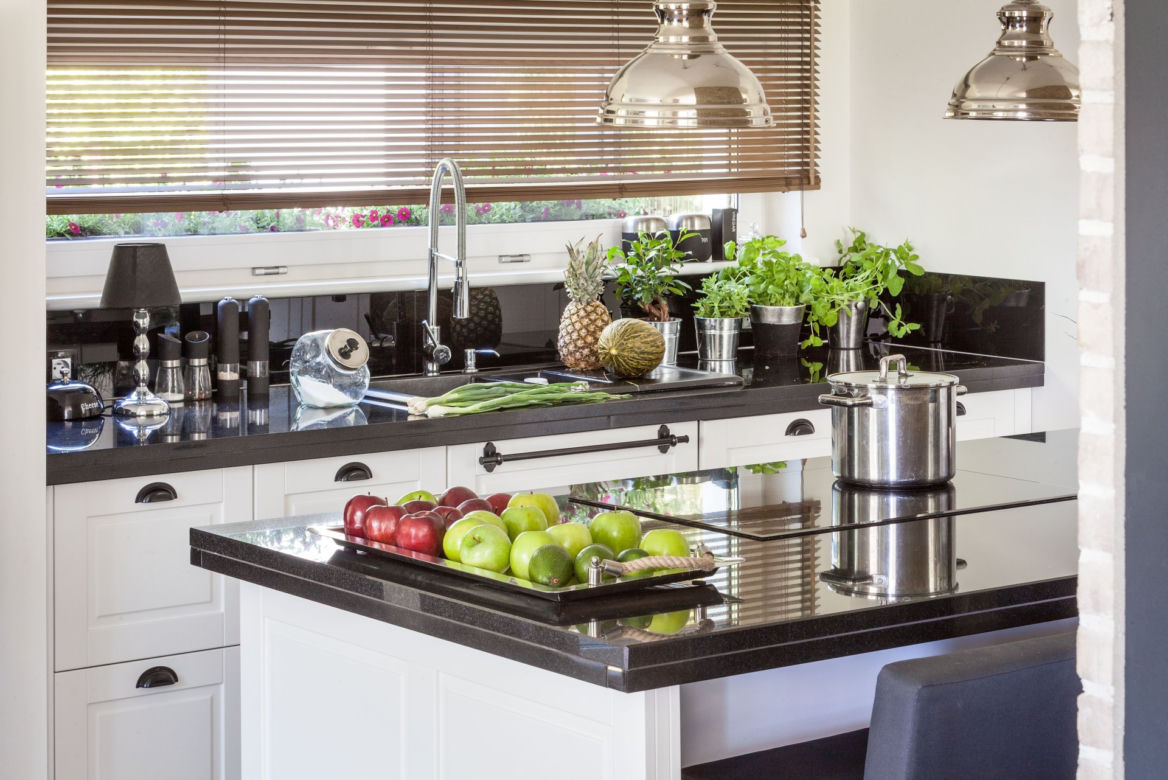 Wyspa kuchenna  – szykownie w stylu hamptons (2)