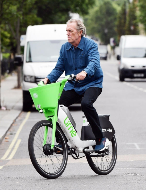 Hugh Laurie na zdjęciach wykonanych przez paparazzi 