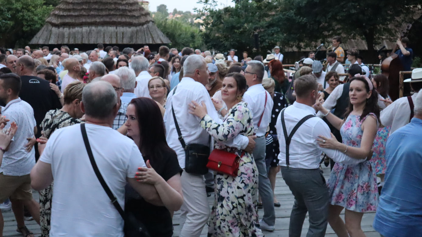 Wszyscy ruszyli do zabawy! Tak wyglądała potańcówka w lubelskim skansenie!