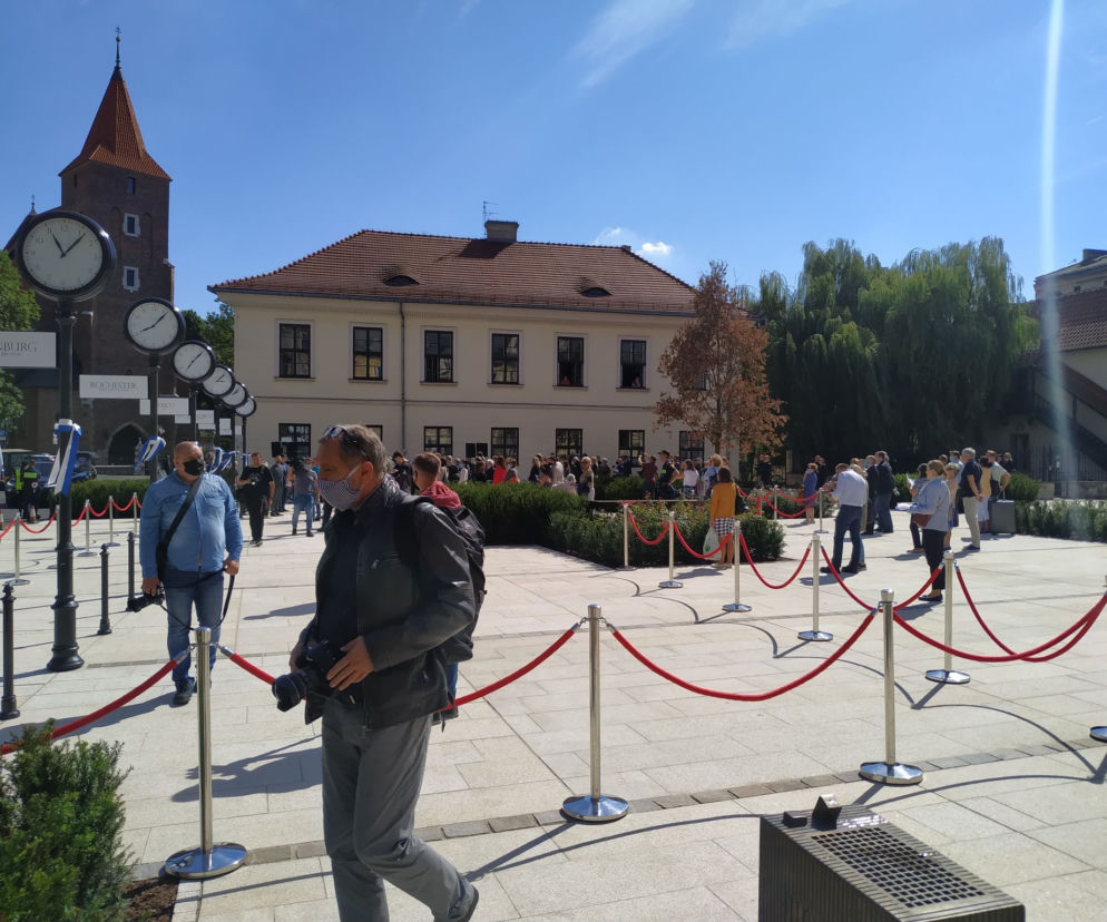 Plac Świętego Ducha ponownie dostępny po remoncie. Mieszkańcy mówią, że jest mało zieleni