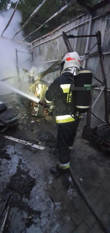 Bydgoszcz: Pożar w zakładzie pianek na terenie byłego Zachemu! Na miejscu 12 zastępów straży pożarnej [ZDJĘCIA]