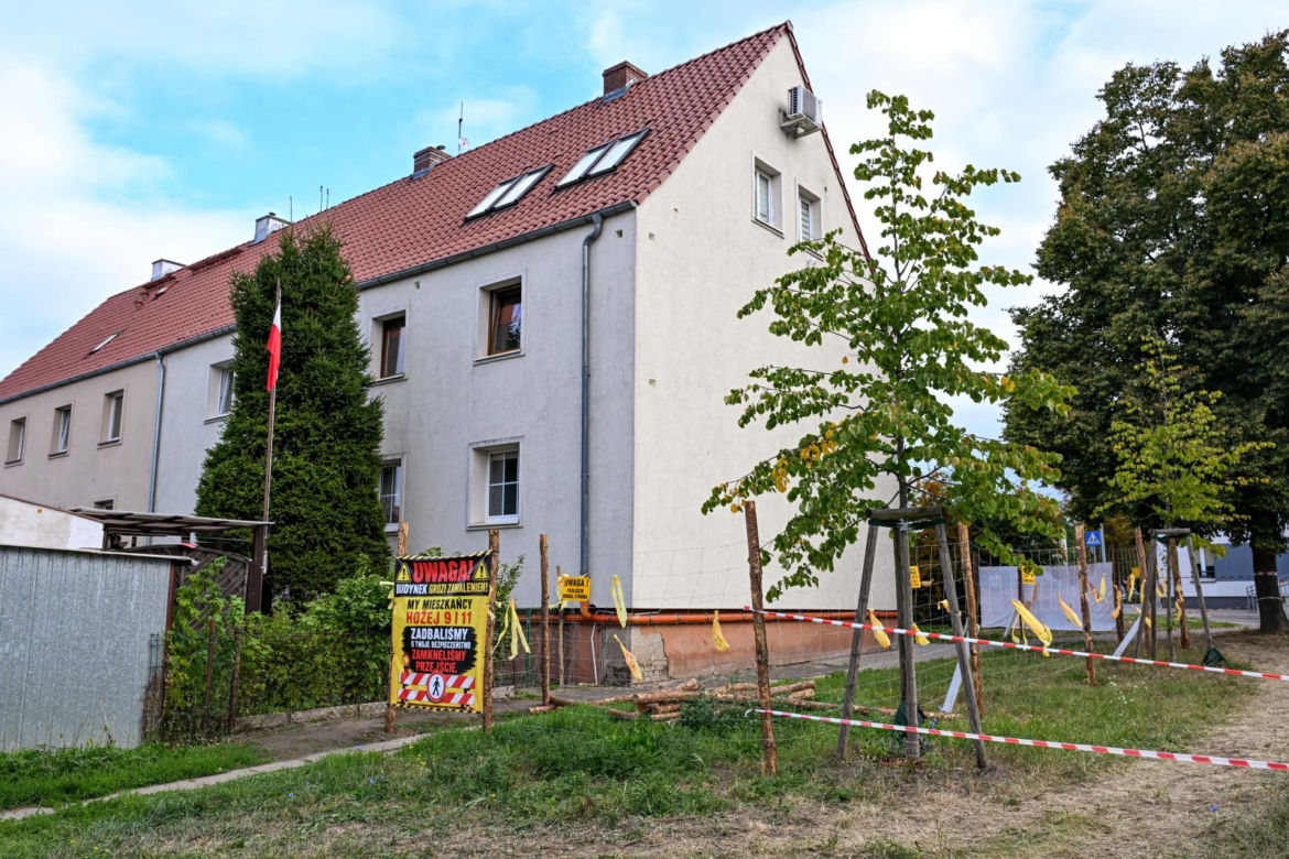 Uszkodzona kamienica przy ul. Hożej w Szczecinie